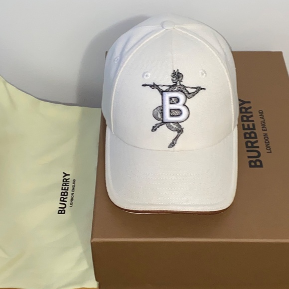 Burberry Mythical Alphabet "B" Faun Cap Off-White - Picture 8 of 8